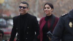 Джорджина Родригес спретна истинска коледна фиеста у дома с ледена пързалка и подаръци