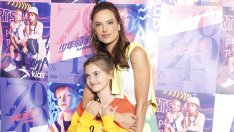 Дъщерята на Алесандра Амброзио – Аня, копира стила на майка си