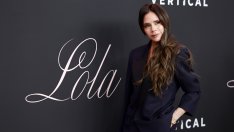 Виктория Бекъм притесни феновете – появи се с патерици в Париж