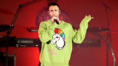 Адам Лавин добави още една татуировка към колекцията си