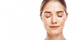 Каква е разликата между дехидратираната и сухата кожа?