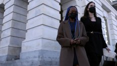 Оставя всичко и тръгва: Анджелина Джоли прекоси страната заради дъщеря си