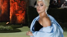 Есенна мода: Лейди Гага, какъв е този шал?