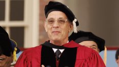 Том Ханкс получи диплома от Харвард и се пошегува, че не си е мръднал пръста