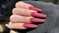 Матов велур – трендът в маникюра, любим на Клои Кардашян