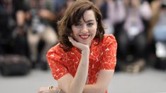 Обри Плаза показа коремчето си в къса рокля на фона на шокиращата новина за бременността й