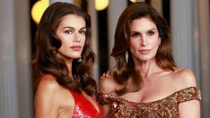 Фитнес вдъхновение &ndash; Кая Гербер показа стегнат корем на корицата на Harper's Bazaar