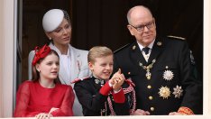 Принц Албер и принцеса Шарлийн се насладиха на празнична семейна разходка с 10-годишните си близнаци