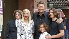 Големият син на Гуен Стефани направи певчески дебют пред очите на втория си баща