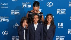 Зоуи Салдана доведе трите си деца на червения килим