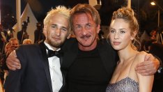 Шон Пен се ожени за 30 години по-млада актриса