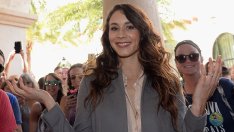 Троян Белисарио от „Малки сладки лъжкини“ родила в колата си