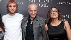 За първи път: Даниел Дей-Луис се появи със съпругата и сина си на червения килим