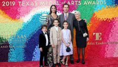 Нов талант: Вижте как Матю Макконъхи подстригва малкия си син Ливингстън