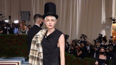 Ема Корин, изиграла принцеса Даяна, се обяви за небинарна