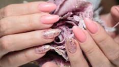 Маникюрите от 90-те се завръщат – класическо червено, френски върхове и още