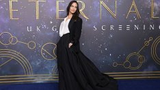 Вечната кралица: Анджелина Джоли със златно Valentino