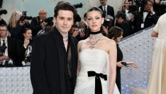 Лятото на звездите: Бруклин и Никола Бекъм на почивка в Сен Тропе  