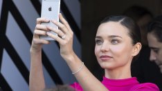 Миранда Кер показва ефирния си дом в Малибу 