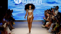 Megan Thee Stallion откри летния сезон – дефилира по секси изрязан бански