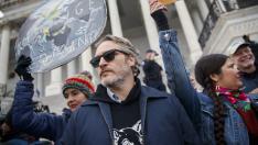 Хоакин Финикс е арестуван на протеста на Джейн Фонда