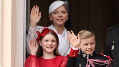 Сладка семейна приказка &ndash; Принцеса Шарлийн с елегантна поява с дъщеря си