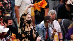 Билбордове с надпис „30“ създадоха слухове за нов албум на Адел