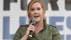 Ейми Шумър разкри защо не давала на баща си да вижда внучето