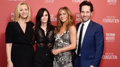 Дженифър Анистън със забавно послание за рождения ден на Пол Ръд