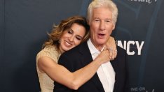 Ричард Гиър и съпругата му Алехандра се наслаждават на мечтана ваканция със синовете си