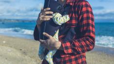 Ицо Хазарта разхожда дъщеря си със слинг