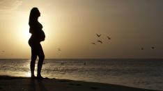 Бременна и по бански: Веси Бонева откри летния сезон