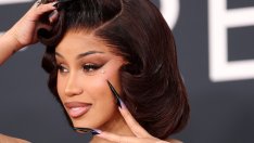 Карди Би дебютира асиметричен екстравагантен боб