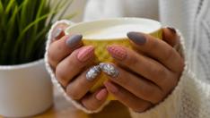 Елегантен релеф – тенденция за маникюр 2021