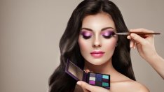 Грим за 2022: Лилавите сенки са задължителни