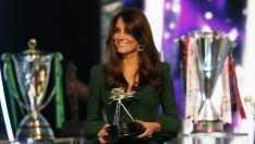 Сладък кадър – Кейт Мидълтън с Джордж, Луи и Шарлот