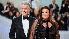 Най-щастливият ден – Пиърс Броснан и съпругата му празнуват 30 години заедно