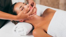 Масаж на лицето  – ползи и как да си го направите у дома