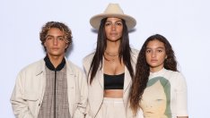 Добрият пример – съпругата и децата на Матю Макконъхи се включиха в доброволческа работа