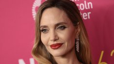 Анджелина Джоли помага на бежанци от Судан