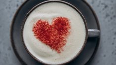 С дъх на канела &ndash; 6 причини да приемате червена мака + рецепта за ароматно мака лате