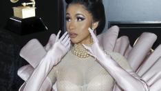 Карди Би говори за проблемното си акне в Twitter