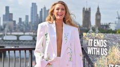 Блейк Лайвли със звезден рожден ден – Тейлър Суифт, Джиджи Хадид и Брадли Купър сред гостите