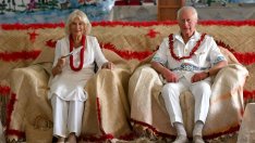 Като младите – крал Чарлз и кралица Камила започнаха да синхронизират тоалетите си