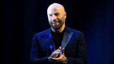 Джон Траволта избяга от карантината с частния си самолет