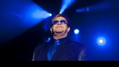 Елтън Джон облече костюм на Дядо Коледа