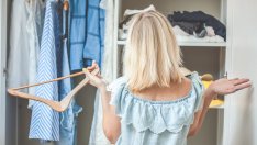 Как да изчистим гардероба от старите си дрехи без стрес?