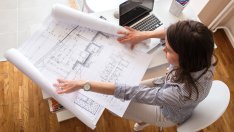 След връзката с архитект, Мика Стоичкова се преквалифицира