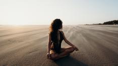 Черен цял бански – любим на звездите