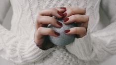 Празничен маникюр: Стилът, който ще диктува Коледа и Нова година